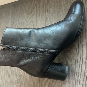WONDERS Leather Zip Ankle Boot